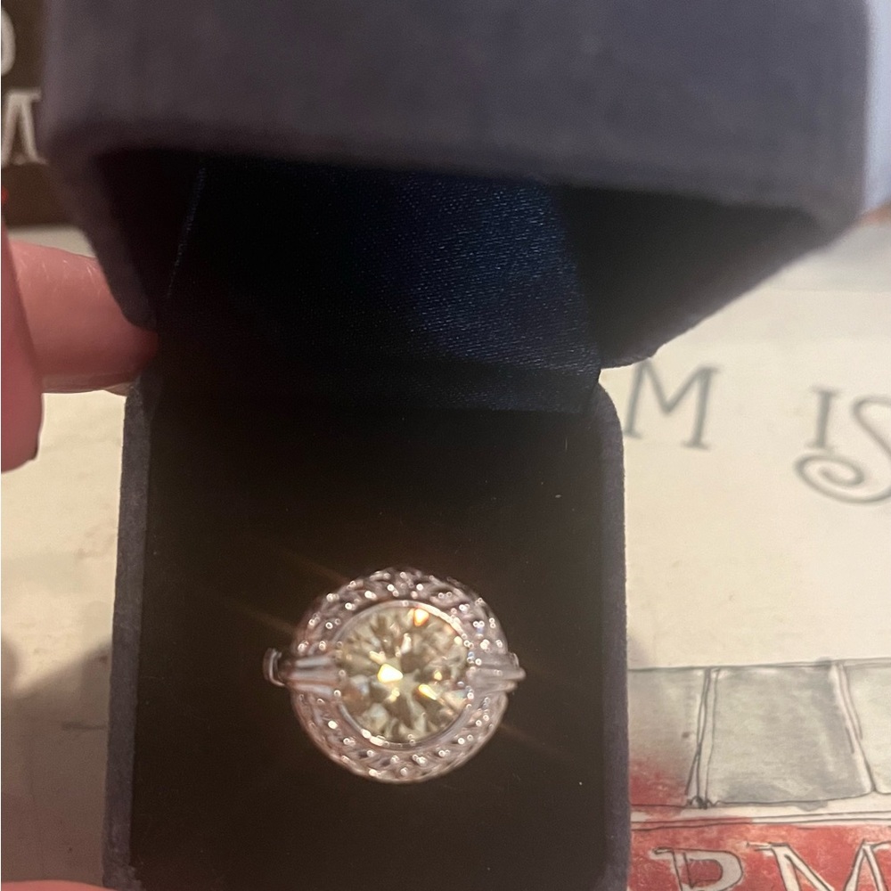 Elegant Silver and Gold Women's Ring
